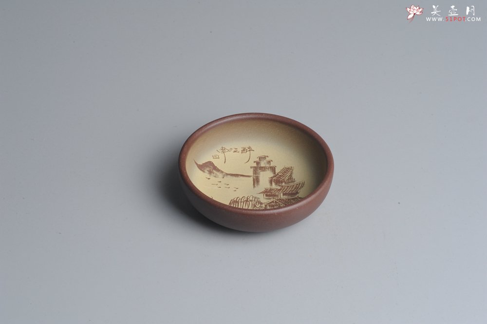 紫砂壶图片：美杯特惠 精品山水杯 醉江南 紫泥粉段泥 各不同^_^好玩 直径8.7cm - 美壶网