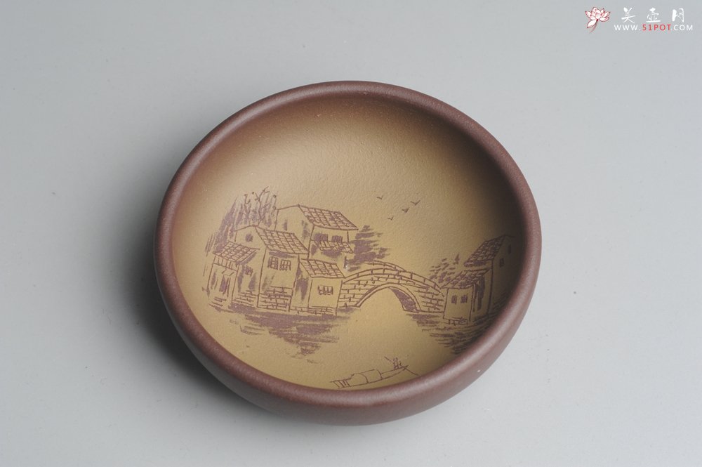 紫砂壶图片：美杯特惠 精品山水杯款式三 紫泥粉段泥 各不同^_^好玩 直径8.7cm - 美壶网