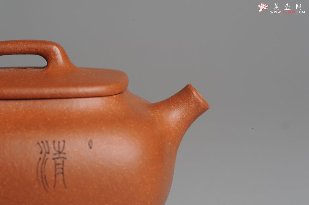 紫砂壶图片：美壶回馈 特惠小四方 一捺底 装饰文气 油润的降坡泥 - 美壶网