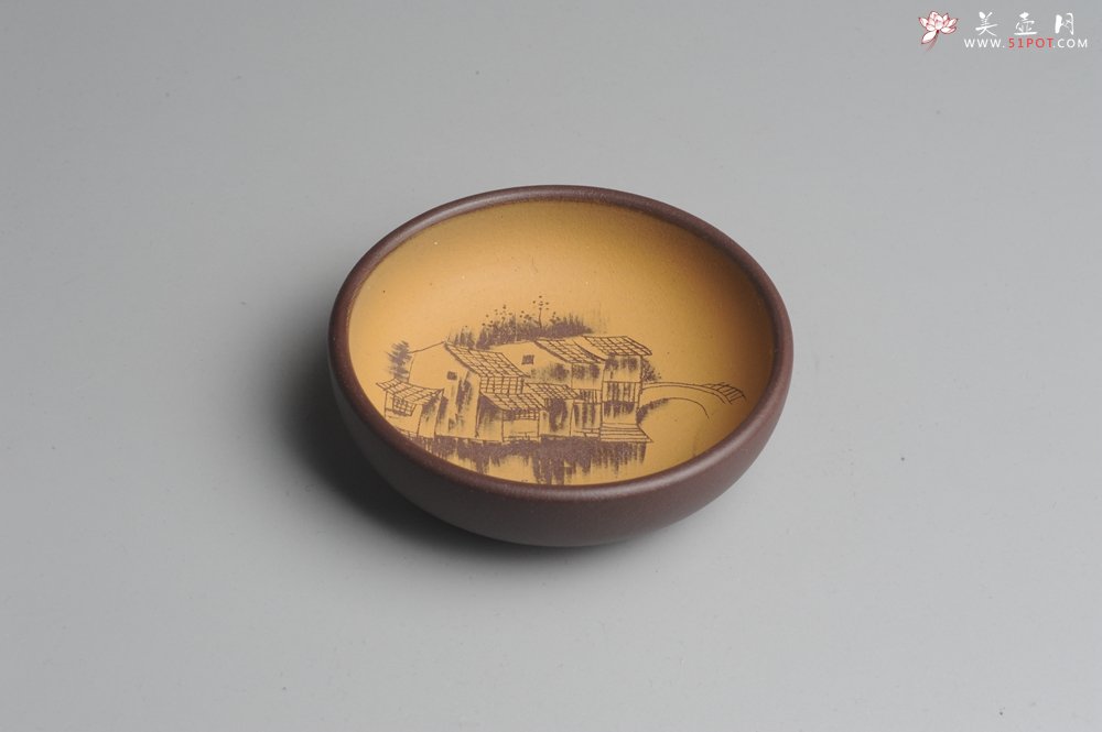 紫砂壶图片：美杯特惠 精品山水杯款式二 紫泥粉段泥 各不同^_^好玩 直径8.7cm - 美壶网