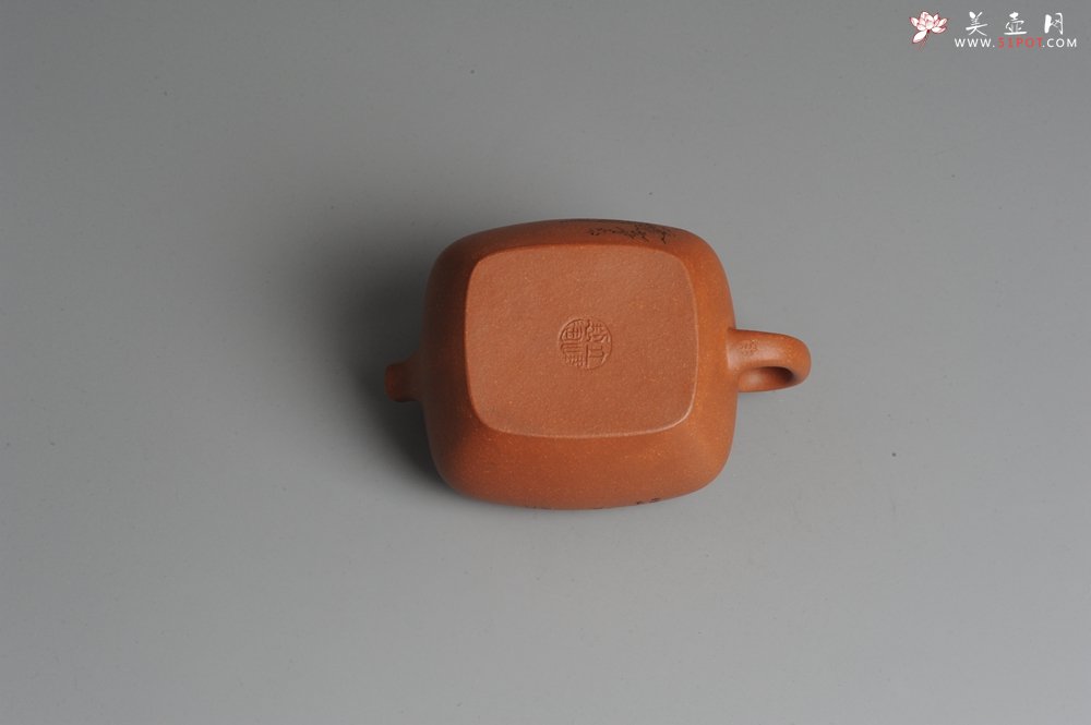 紫砂壶图片：美壶回馈 特惠小四方 一捺底 装饰文气 油润的降坡泥 - 美壶网