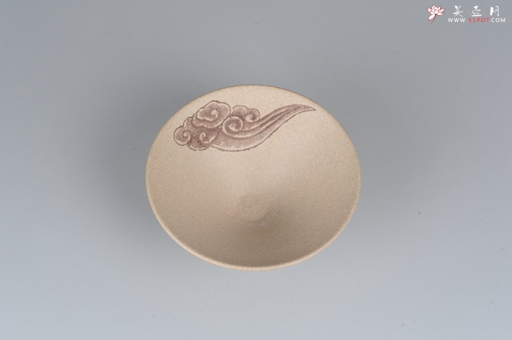 紫砂壶图片：美杯特惠 精品段泥斗笠杯 祥云文气好玩 - 美壶网