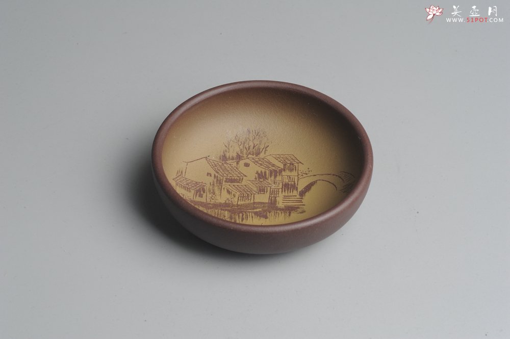 紫砂壶图片：美杯特惠 精品山水杯款式三 紫泥粉段泥 各不同^_^好玩 直径8.7cm - 美壶网