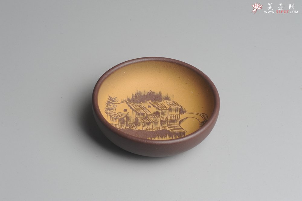 紫砂壶图片：美杯特惠 精品山水杯款式二 紫泥粉段泥 各不同^_^好玩 直径8.7cm - 美壶网