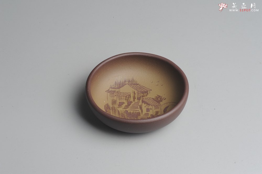 紫砂壶图片：美杯特惠 精品山水杯款式三 紫泥粉段泥 各不同^_^好玩 直径8.7cm - 美壶网