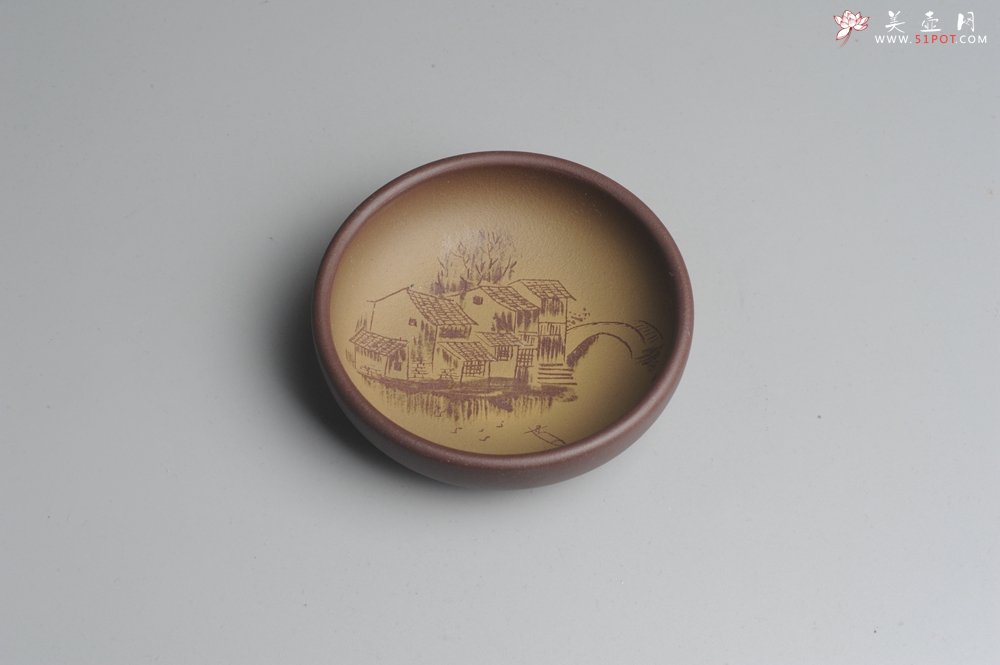 紫砂壶图片：美杯特惠 精品山水杯款式三 紫泥粉段泥 各不同^_^好玩 直径8.7cm - 美壶网