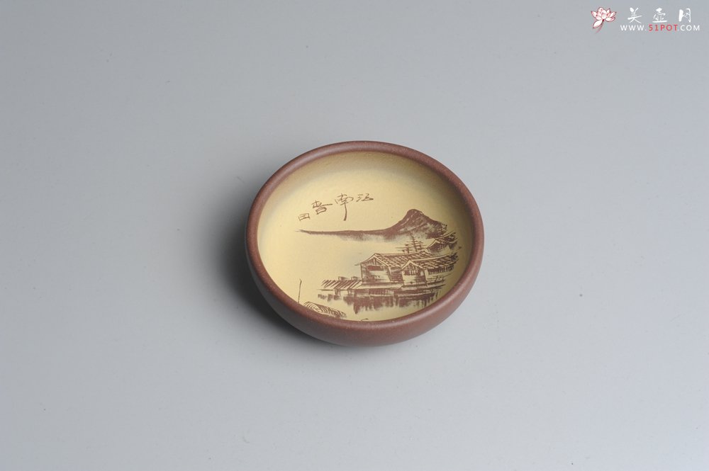 紫砂壶图片：美杯特惠 精品山水杯 醉江南 紫泥粉段泥 各不同^_^好玩 直径8.7cm - 美壶网