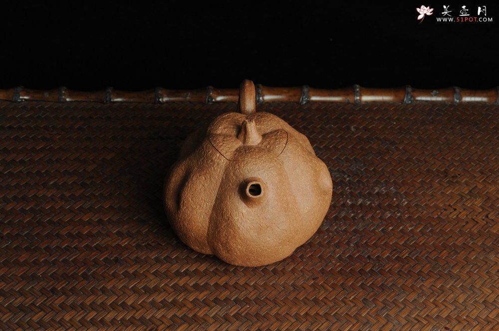 紫砂壶图片：仿生花货 全手工文人小南瓜 肌理丰富 - 美壶网