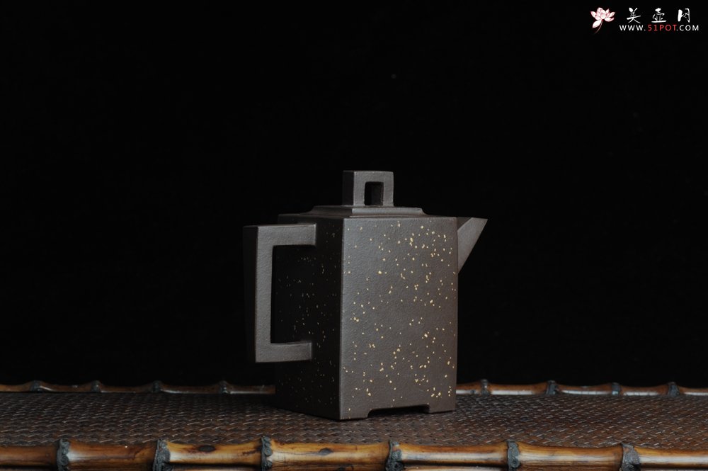 紫砂壶图片：美壶特惠 全手工四方镶制铺砂砖方壶 一气呵成 口盖 未整过口 不露砂 - 美壶网