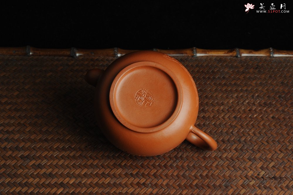 紫砂壶图片：优质赵庄朱泥全手工明式思裕  方健双刀文气装饰禅心图 - 美壶网