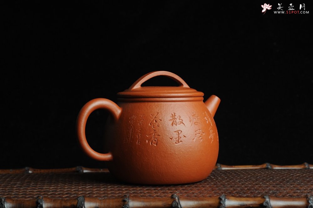 紫砂壶图片：优质赵庄朱泥全手工汉瓦 方健双刀文气装饰悟道罗汉图 - 美壶网