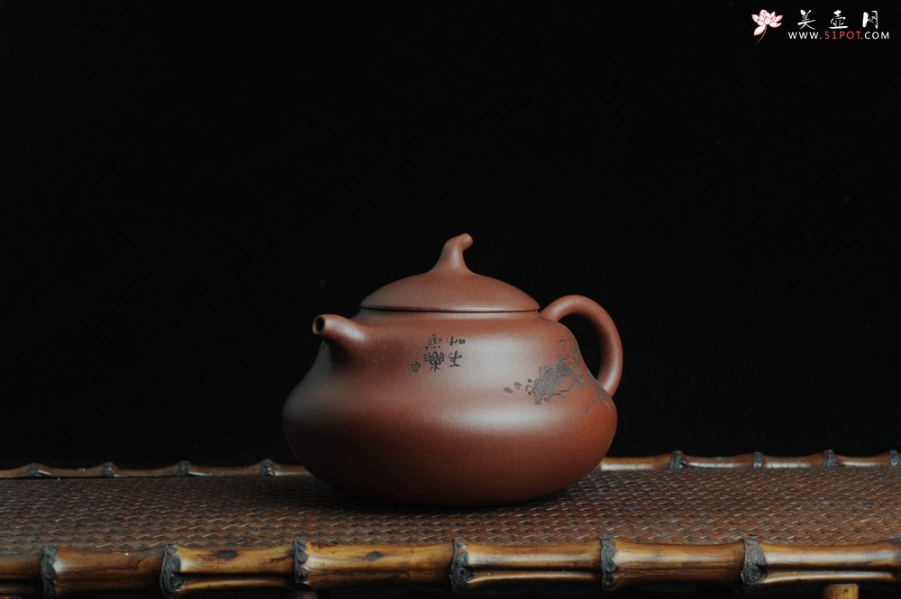 紫砂壶图片：美壶特惠 文气葫芦（福禄）壶 装饰游鱼之乐 - 美壶网