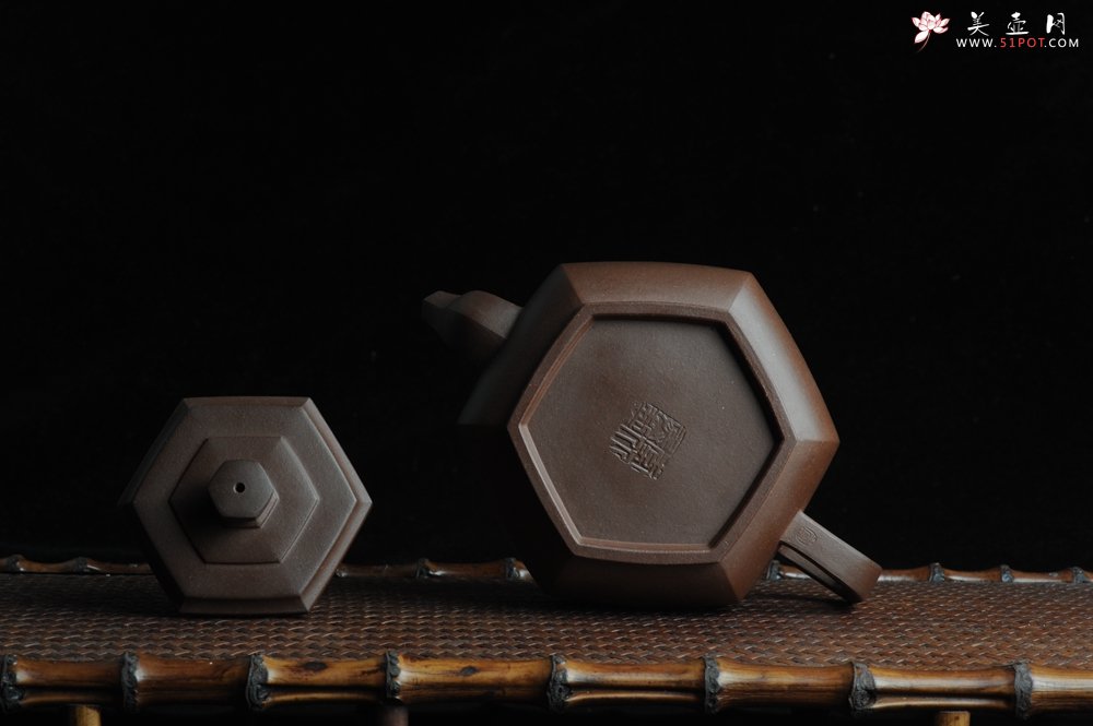 紫砂壶图片：全手工六方雪华壶 瑞雪兆丰年 - 美壶网