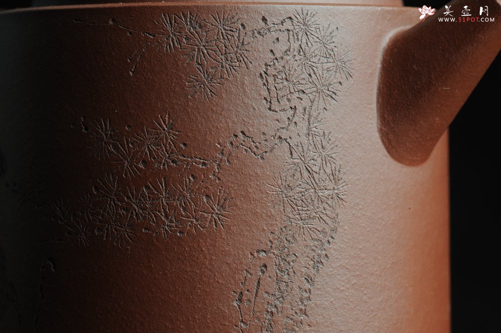 紫砂壶图片：美壶特惠 精品圆础 助工俞霞即兴装饰 品茶但得水山峡 美酒何须斗十千 - 美壶网