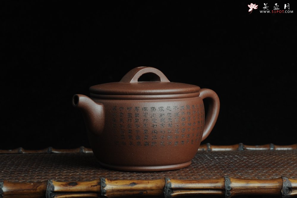 紫砂壶图片：美壶特惠 优质紫泥心经汉瓦 陈俊儒精心装饰 文气十足 - 美壶网