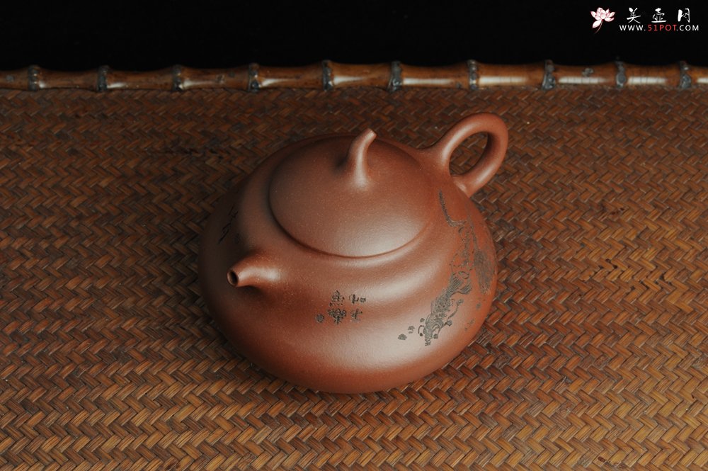 紫砂壶图片：美壶特惠 文气葫芦（福禄）壶 装饰游鱼之乐 - 美壶网