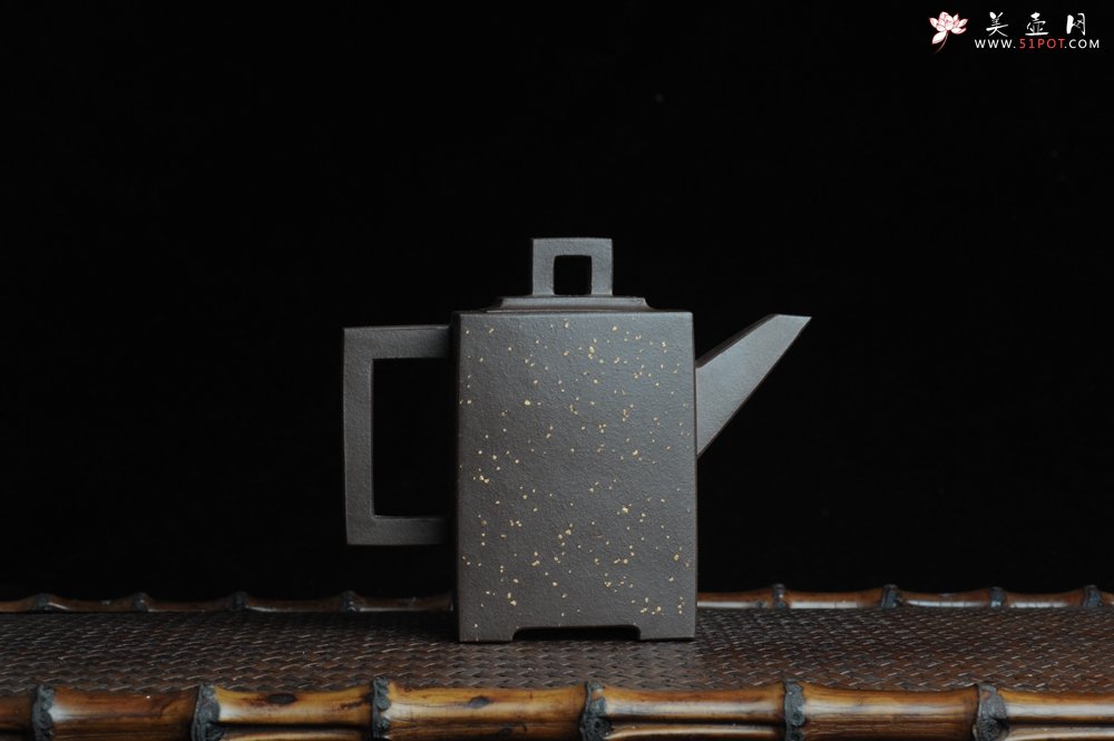 紫砂壶图片：美壶特惠 全手工四方镶制铺砂砖方壶 一气呵成 口盖 未整过口 不露砂 - 美壶网