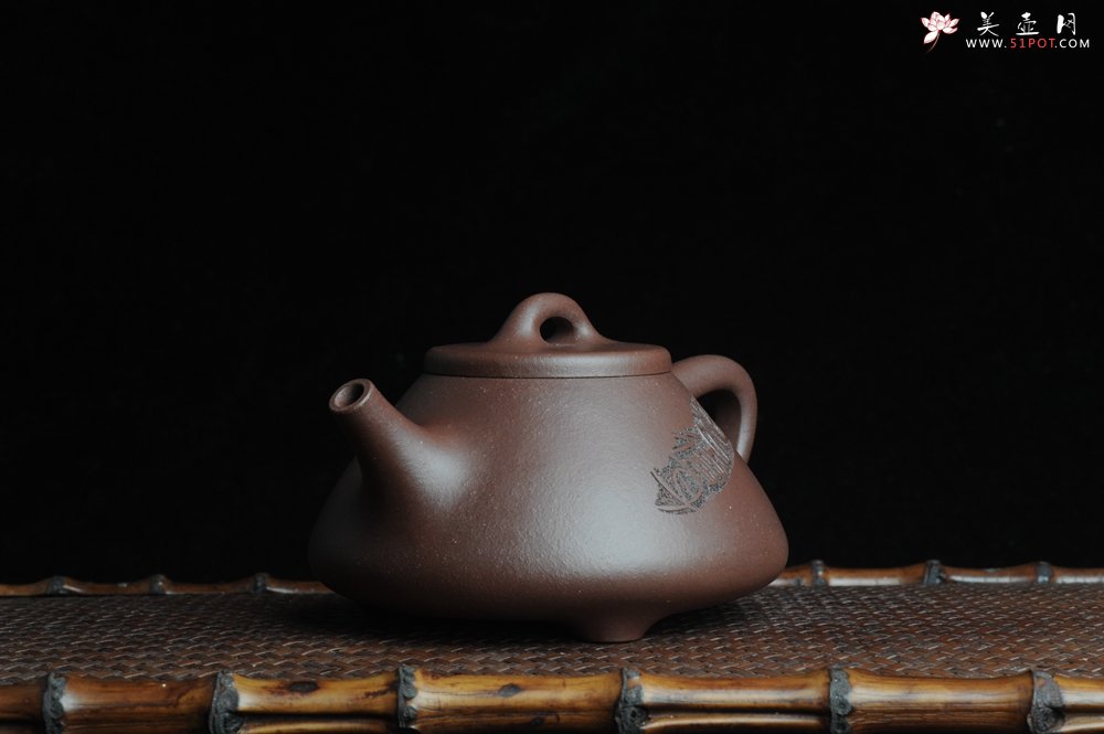 紫砂壶图片：全手工摹古子冶石瓢 骨肉匀挺 桑宝安高徒孙嘉宜文气装饰 静以修身 俭以养德 - 美壶网