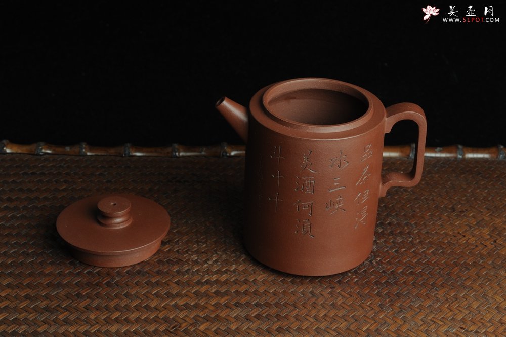 紫砂壶图片：美壶特惠 精品圆础 助工俞霞即兴装饰 品茶但得水山峡 美酒何须斗十千 - 美壶网