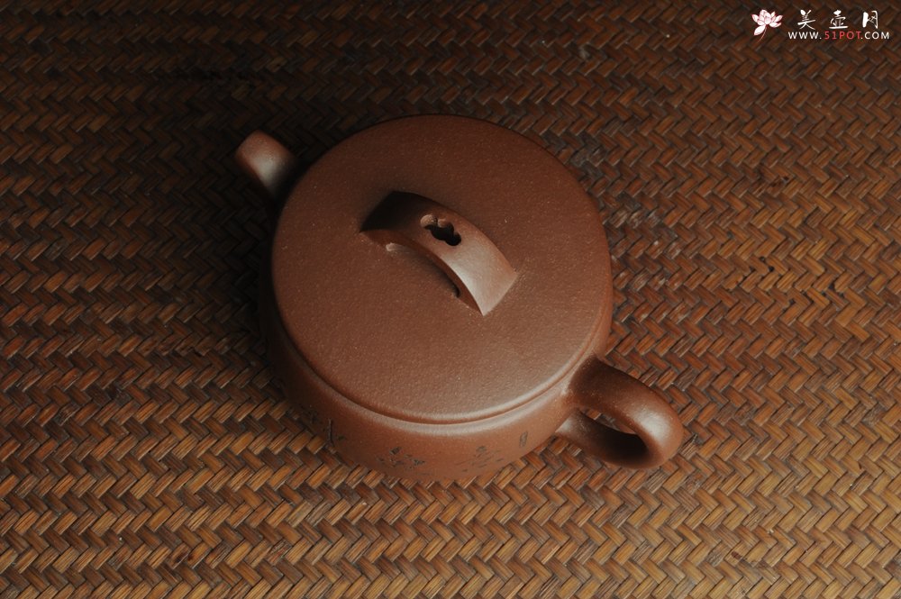 紫砂壶图片：美壶特惠 优质紫泥清仙汉瓦 陈俊儒精心装饰 文气十足 - 美壶网