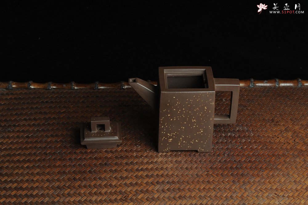 紫砂壶图片：美壶特惠 全手工四方镶制铺砂砖方壶 一气呵成 口盖 未整过口 不露砂 - 美壶网