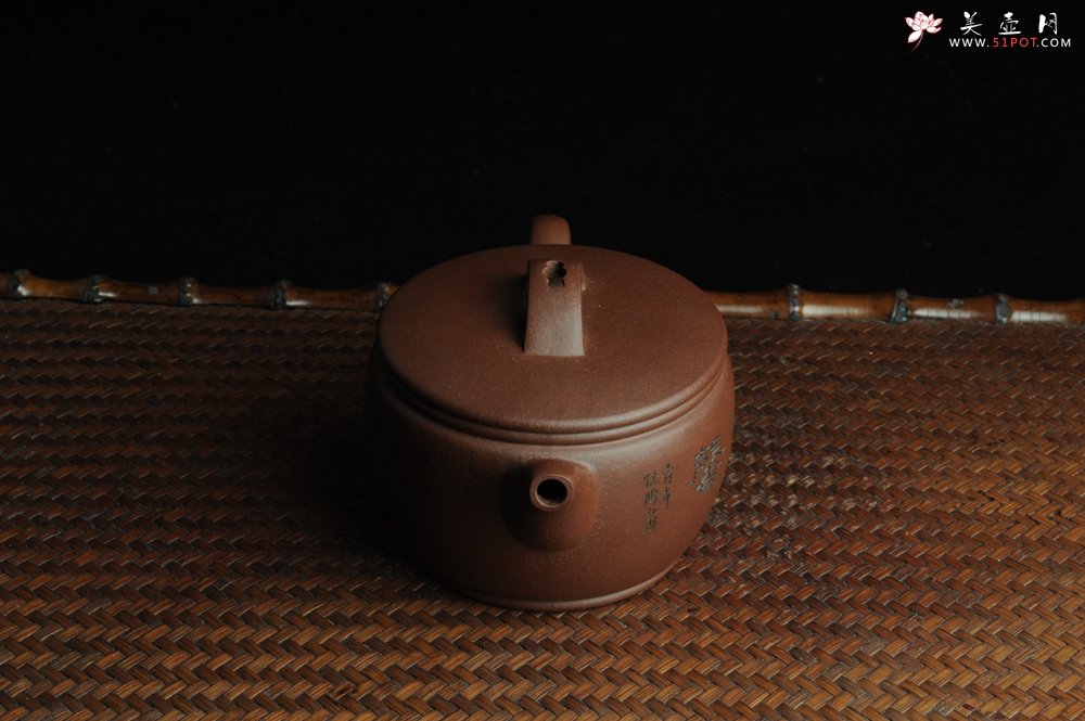 紫砂壶图片：美壶特惠 优质紫泥汉瓦 陈俊儒精心装饰 唯吾德馨 - 美壶网