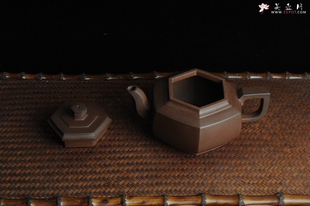紫砂壶图片：全手工六方雪华壶 瑞雪兆丰年 - 美壶网
