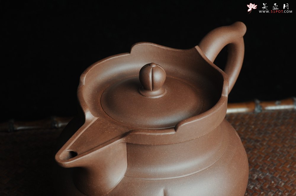 紫砂壶图片：饱满浑厚 全手僧帽 精工佳作 嵌盖难度大 - 美壶网