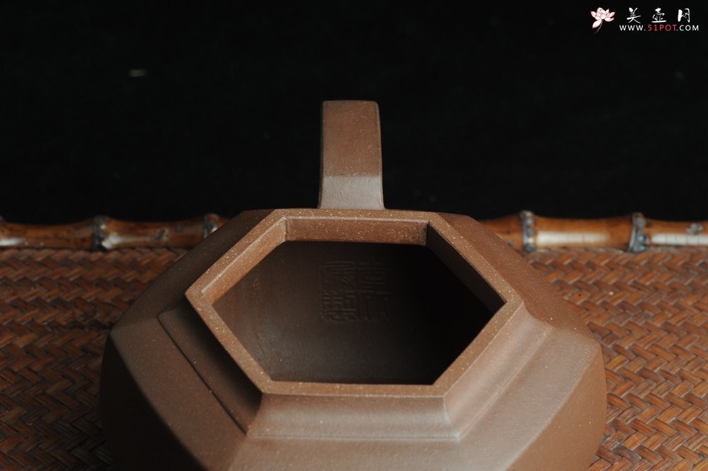 紫砂壶图片：全手工六方雪华壶 瑞雪兆丰年 - 美壶网