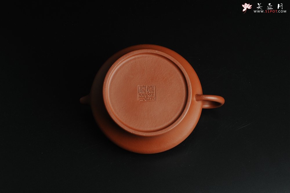 紫砂壶图片：正宗小煤窑朱泥 全手工虚扁 隽秀文气 - 美壶网