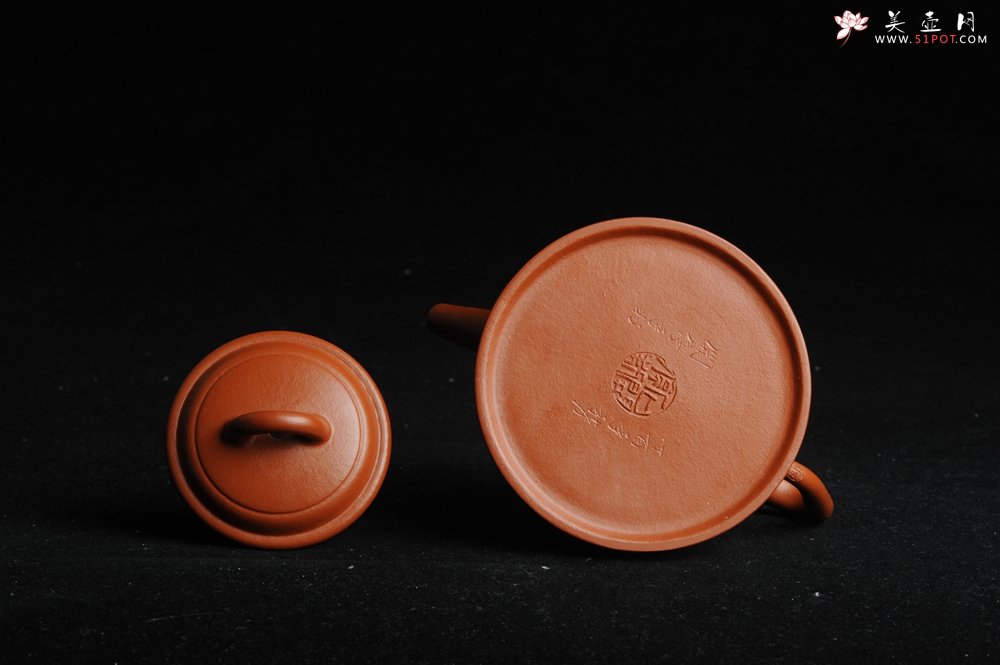 紫砂壶图片：优质朱泥全手工汉瓦二式 方健双刀文气装饰禅心图 超漂亮 - 美壶网