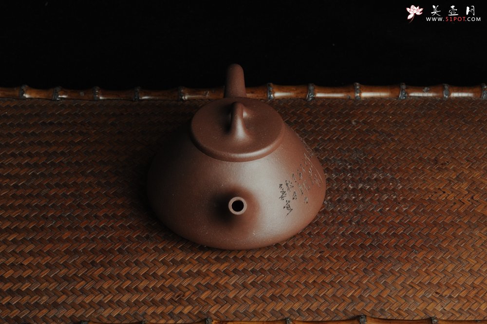 紫砂壶图片：优质紫泥 全手工摹古子冶石瓢 骨肉匀挺 桑宝安高徒孙嘉宜文气装饰 行之以躬 不言而信 - 美壶网