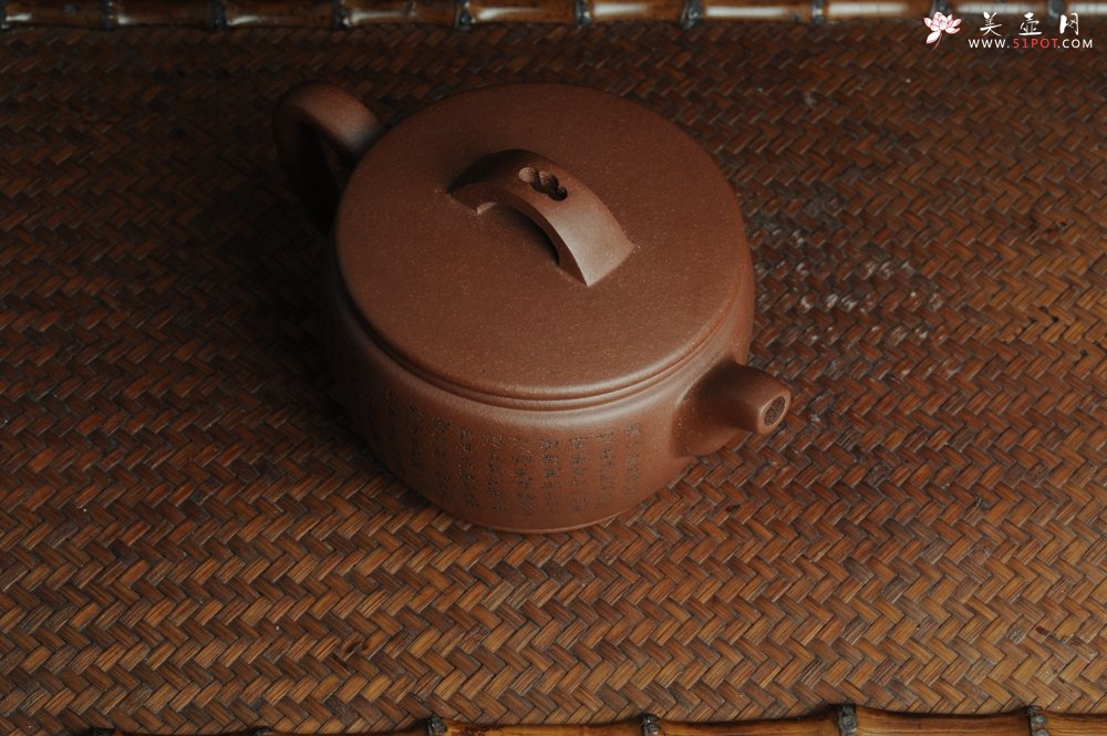 紫砂壶图片：美壶特惠 优质紫泥心经汉瓦 陈俊儒精心装饰 文气十足 - 美壶网