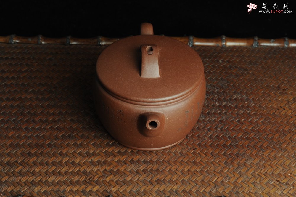 紫砂壶图片：美壶特惠 优质紫泥清仙汉瓦 陈俊儒精心装饰 文气十足 - 美壶网