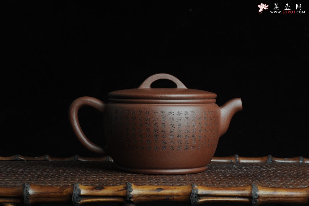 紫砂壶图片：美壶特惠 优质紫泥心经汉瓦 陈俊儒精心装饰 文气十足 - 美壶网