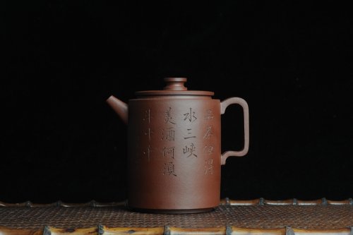 美壶定制老师紫砂壶 美壶特惠 精品圆础 助工俞霞即兴装饰 品茶但得水山峡 美酒何须斗十千 原矿紫泥