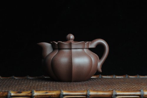 王世平紫砂壶 优质紫泥莲花僧帽 线条干净利落 原矿紫泥