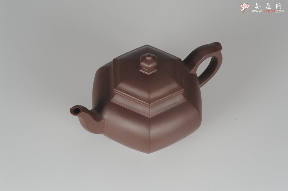 紫砂壶图片：气势磅礴 线面挺括 全手工精工老紫泥六方笑樱壶 - 美壶网