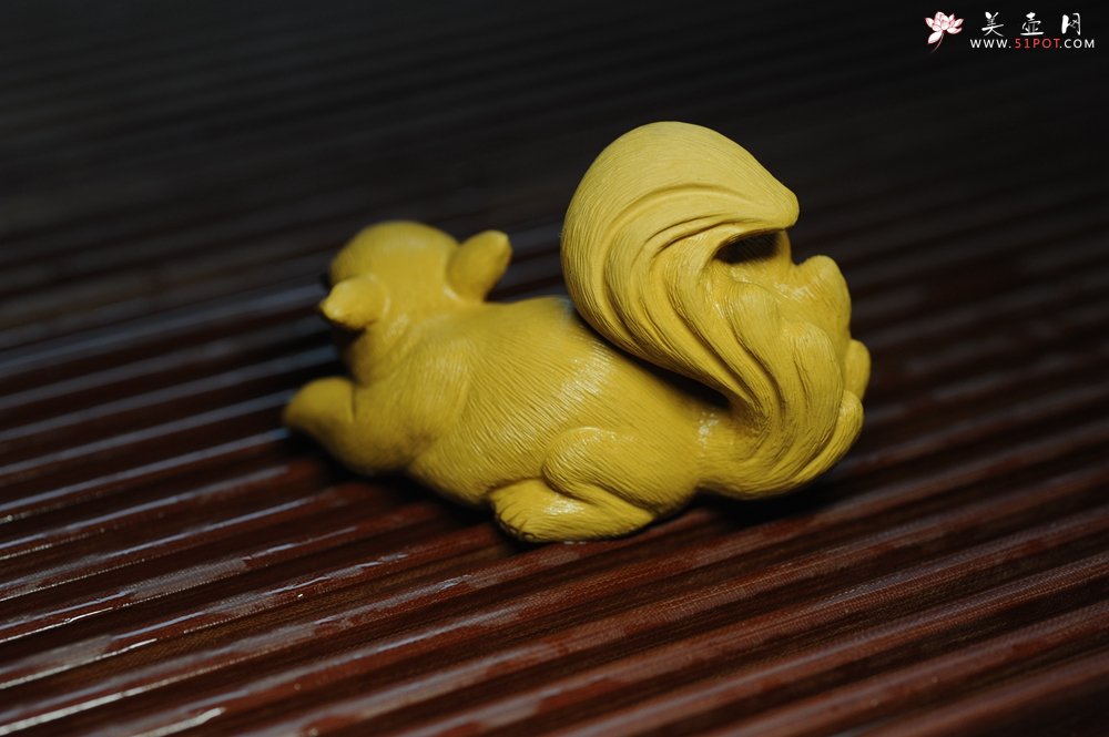 紫砂壶图片：美宠特惠 精致手工茶宠段泥拉毛松鼠 神态可掬 有趣 - 美壶网