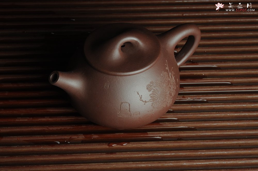 紫砂壶图片：美壶特惠 深丛隐孤芳 经典平盖小石瓢 满瓢（景舟石瓢）装饰菊花 泥料超好高档包装 做工灰常精致 - 美壶网