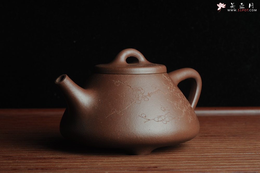 紫砂壶图片：优质紫泥 全手工摹古子冶石瓢 骨肉匀挺 清茗堂助工文气装饰通转梅花 暗香袭来 - 美壶网