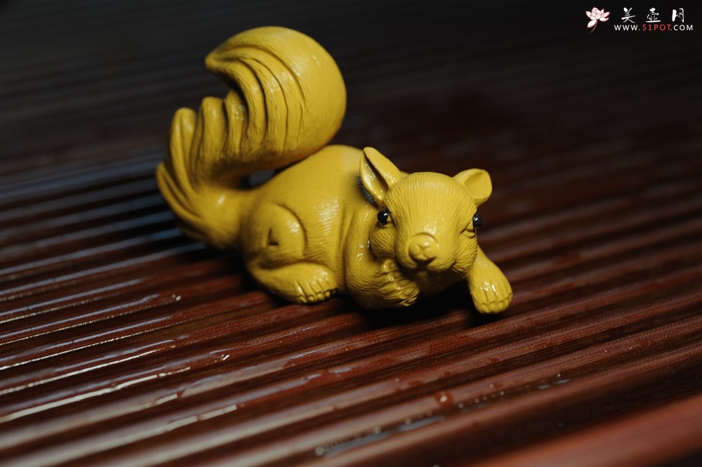 紫砂壶图片：美宠特惠 精致手工茶宠段泥拉毛松鼠 神态可掬 有趣 - 美壶网