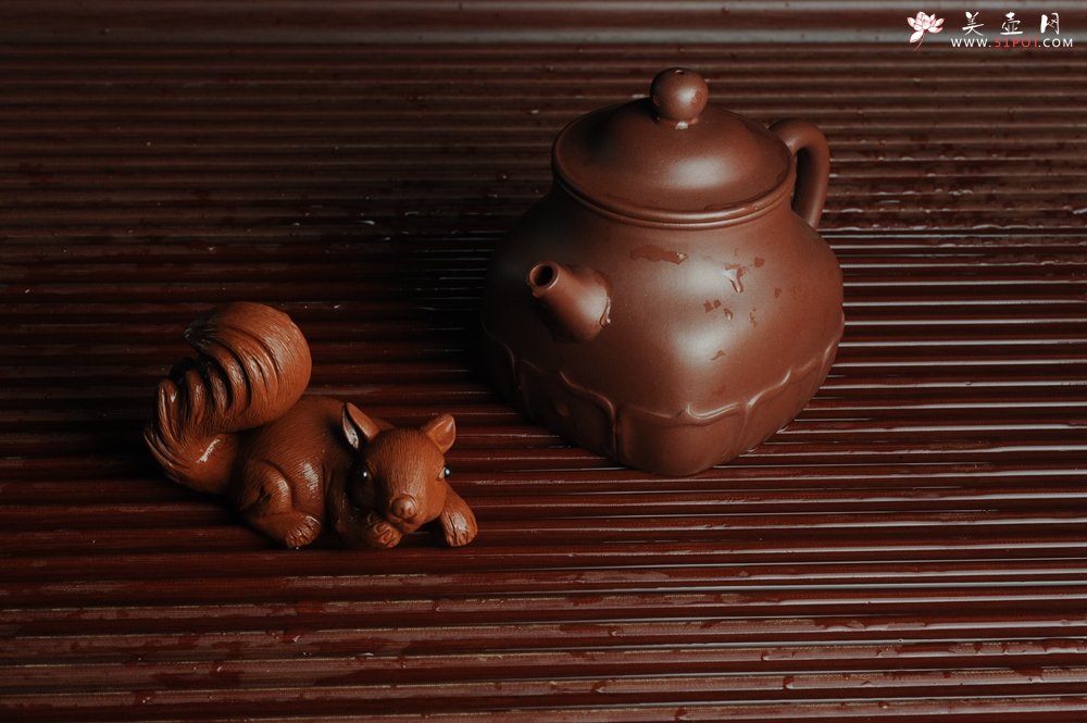 紫砂壶图片：美壶特惠 精工四方莲台 茶人醉爱 仅此一只 - 美壶网