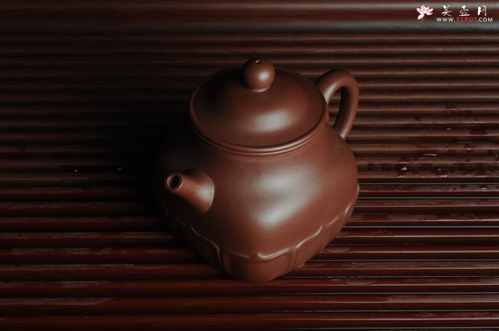 紫砂壶图片：美壶特惠 精工四方莲台 茶人醉爱 仅此一只 - 美壶网