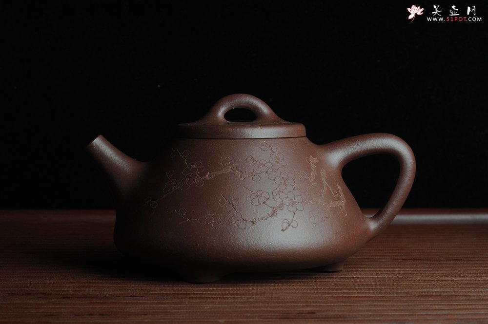 紫砂壶图片：优质紫泥 全手工摹古子冶石瓢 骨肉匀挺 清茗堂助工文气装饰通转梅花 暗香袭来 - 美壶网