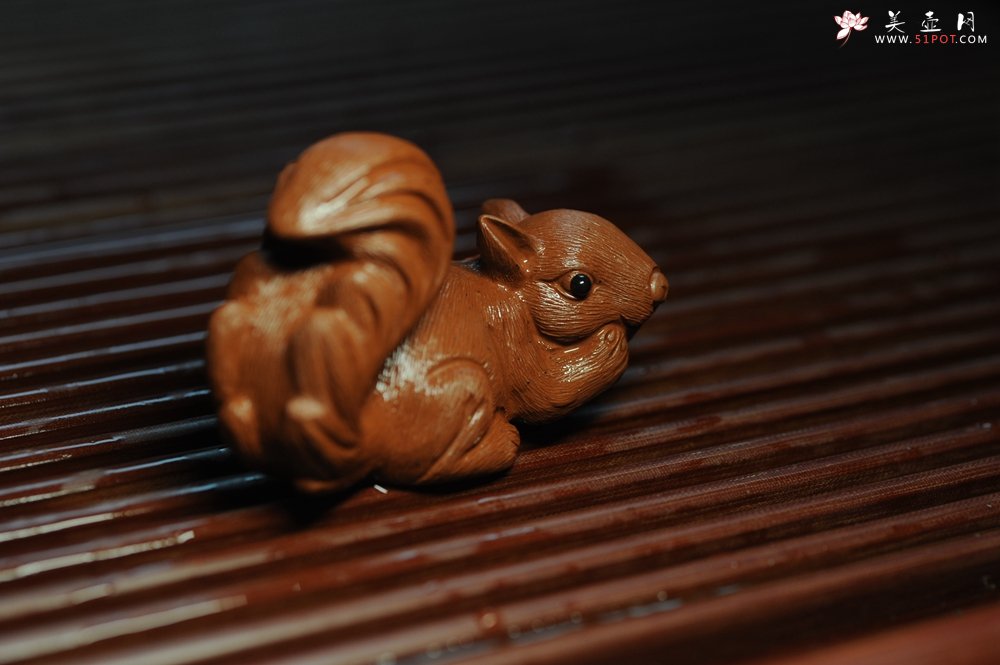 紫砂壶图片：美宠特惠 精致手工茶宠清水泥拉毛松鼠 神态可掬 有趣 - 美壶网
