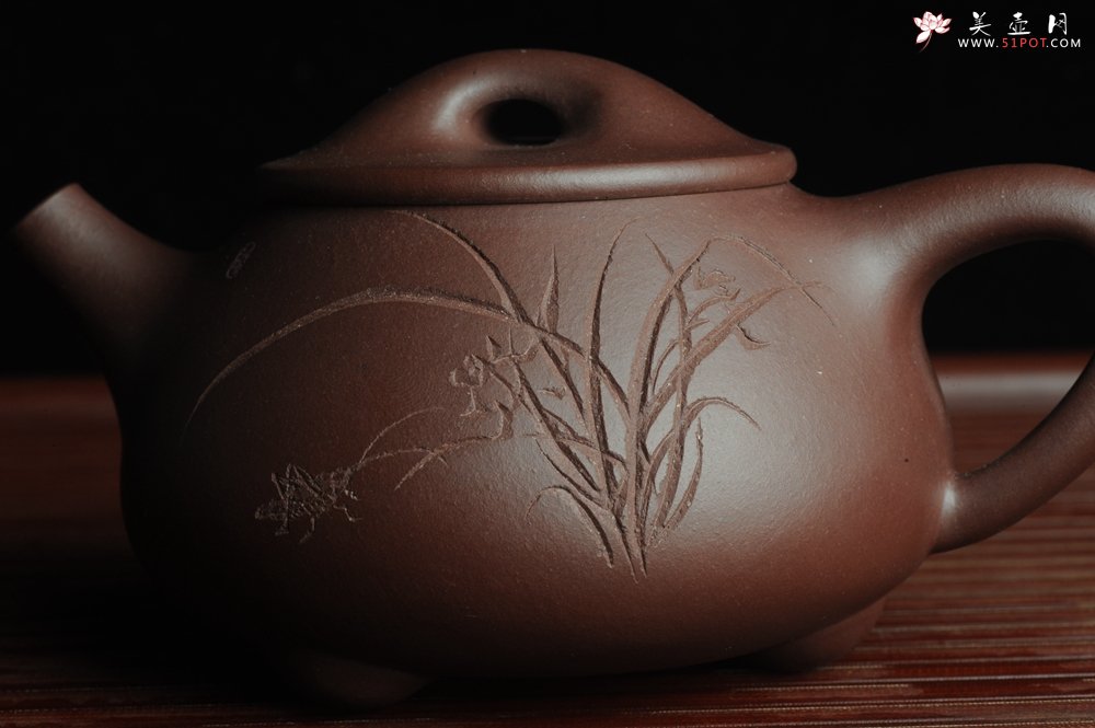 紫砂壶图片：美壶特惠 经典平盖小石瓢 满瓢（景舟石瓢）装饰兰花 泥料超好高档包装 做工灰常精致 - 美壶网