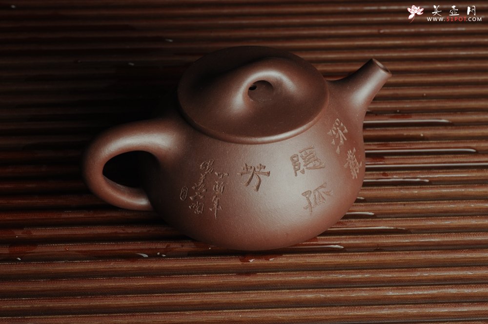 紫砂壶图片：美壶特惠 深丛隐孤芳 经典平盖小石瓢 满瓢（景舟石瓢）装饰菊花 泥料超好高档包装 做工灰常精致 - 美壶网