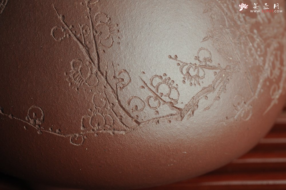 紫砂壶图片：美壶特惠 经典平盖小石瓢 满瓢（景舟石瓢）装饰梅花 泥料超好高档包装一壶二杯 做工灰常精致 - 美壶网