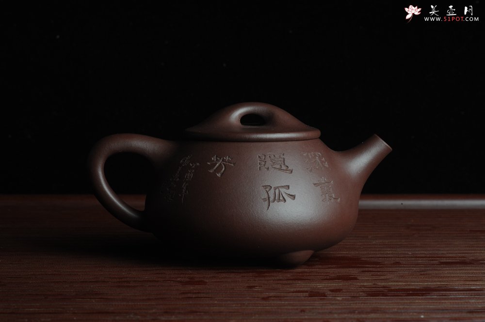 紫砂壶图片：美壶特惠 深丛隐孤芳 经典平盖小石瓢 满瓢（景舟石瓢）装饰菊花 泥料超好高档包装 做工灰常精致 - 美壶网